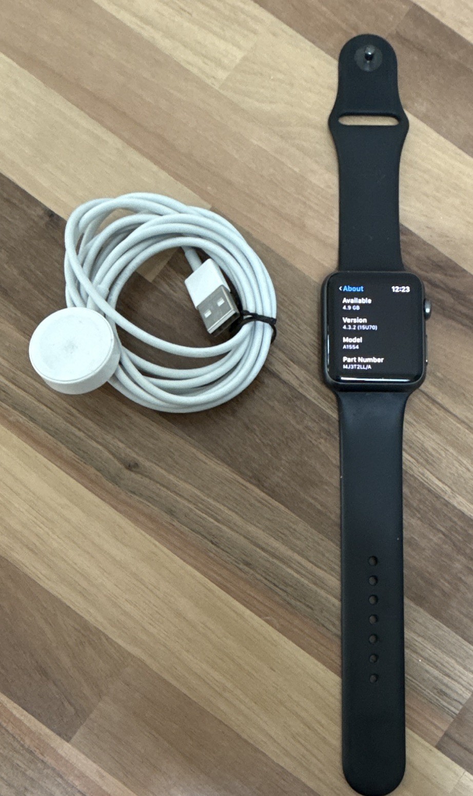 Apple Watch Series 1 42mm Space Gray Aluminum, Black Silicone Band A1554