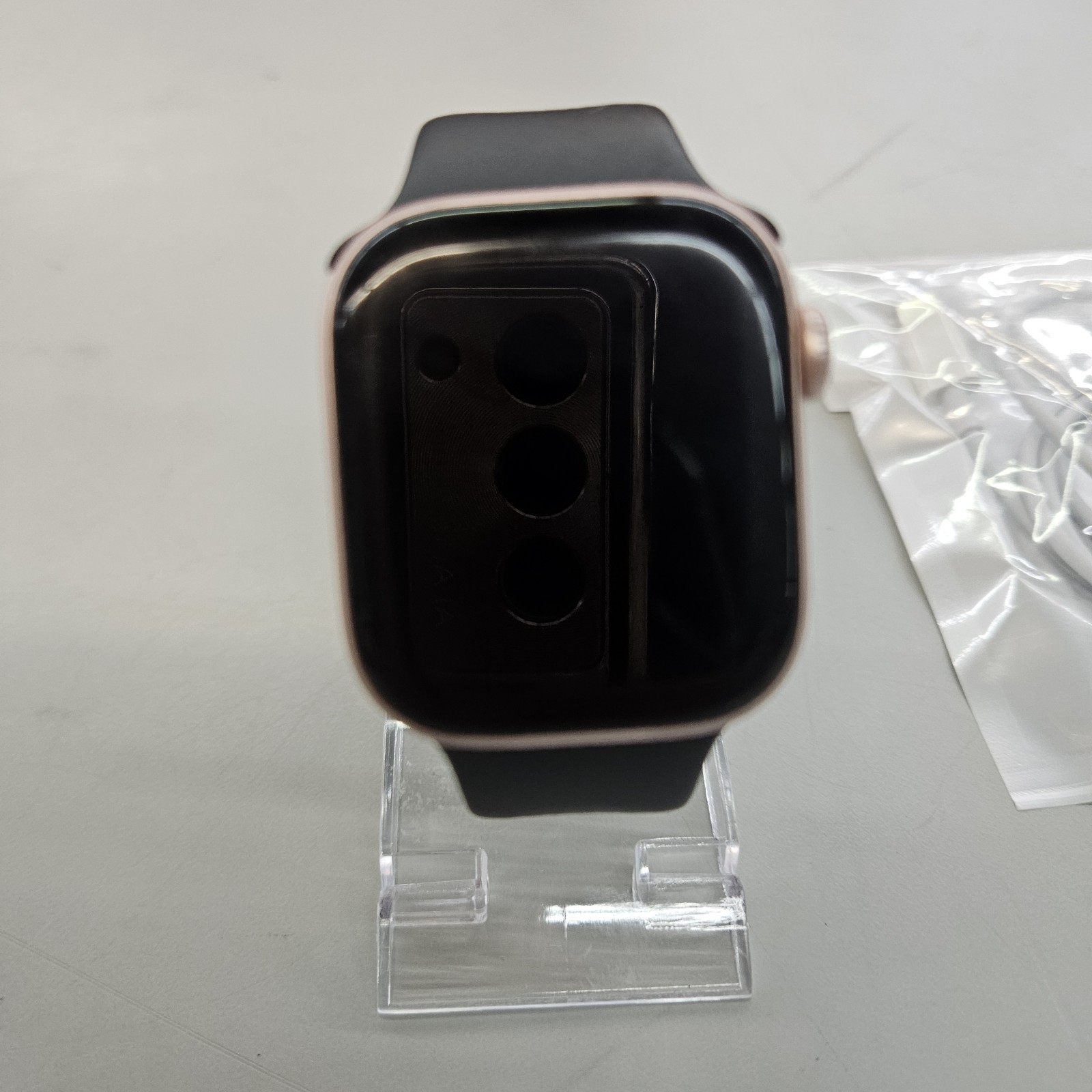 Apple Watch Series 10 42mm Rose Gold with Black Sport Band Battery H. 97%