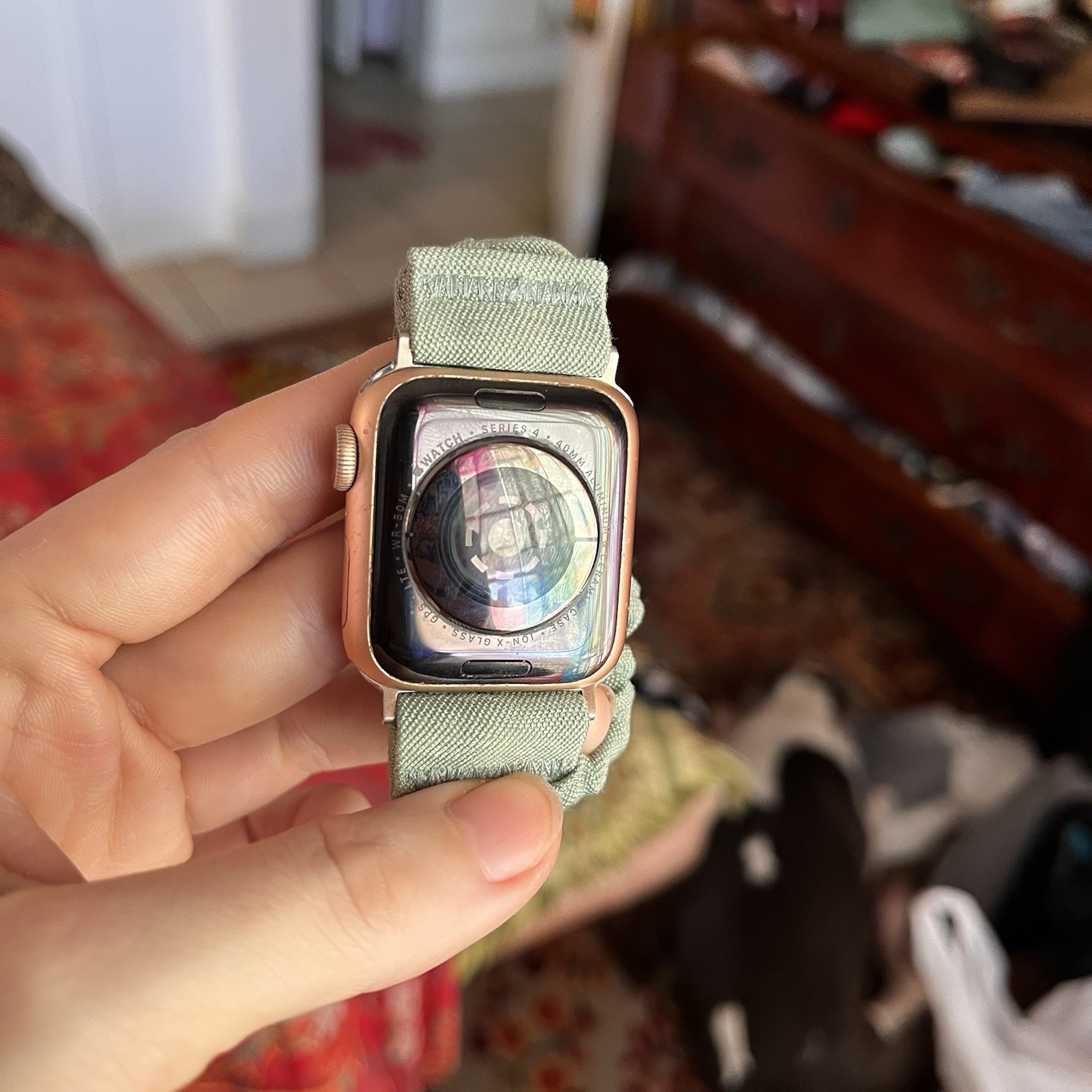 Apple Watch Series 4 40mm Rose Gold Pink GPS LTE W/ Scrunchie Band READ