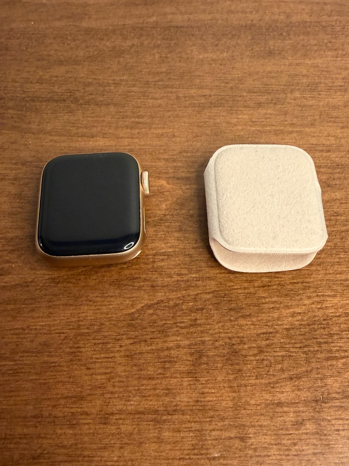 Apple Watch MU682LL/A Series 4 Gold Aluminum Case 40 mm NO BAND