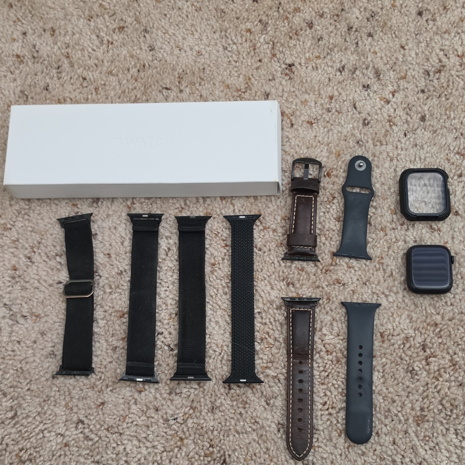 Apple Watch Series 9 45mm Midnight Aluminum GPS with Midnight Band + 5 Bands