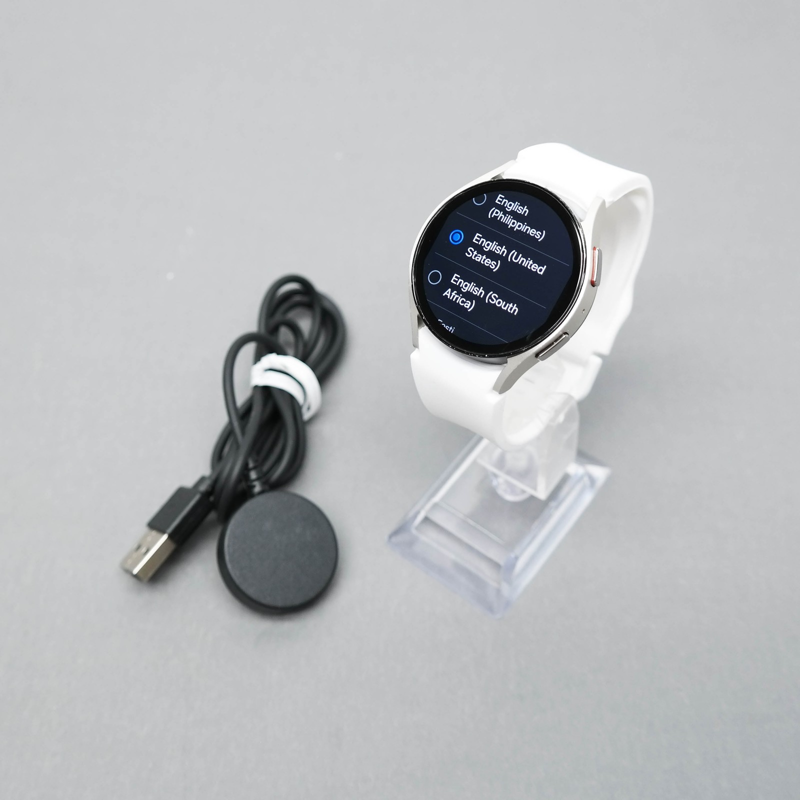 Samsung Galaxy Watch6 SM-R935U Aluminum Smartwatch 40mm LTE – Gold/White