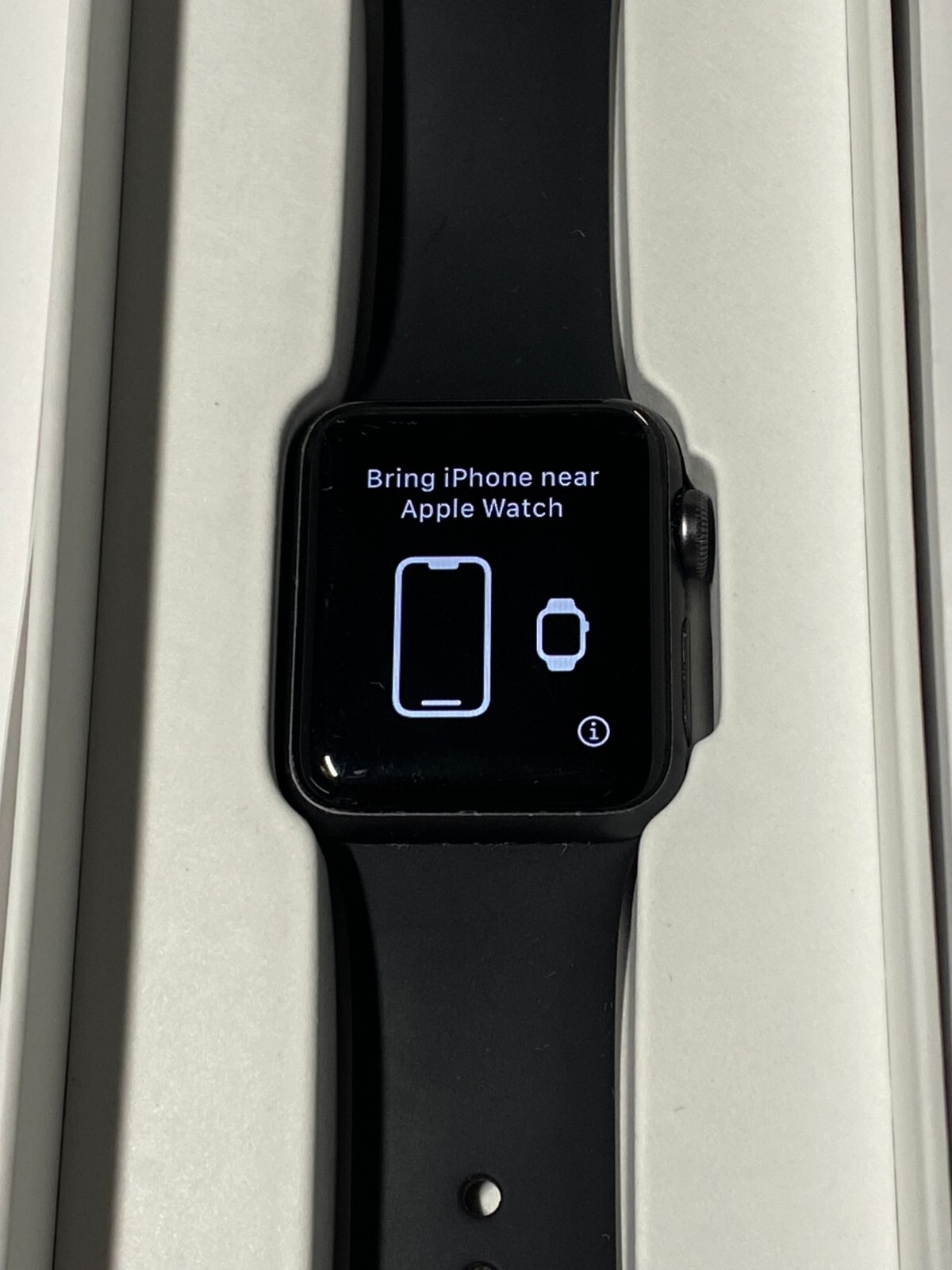 Apple Watch Series 3 38 mm Gray Aluminum Case with Black Aluminium Band