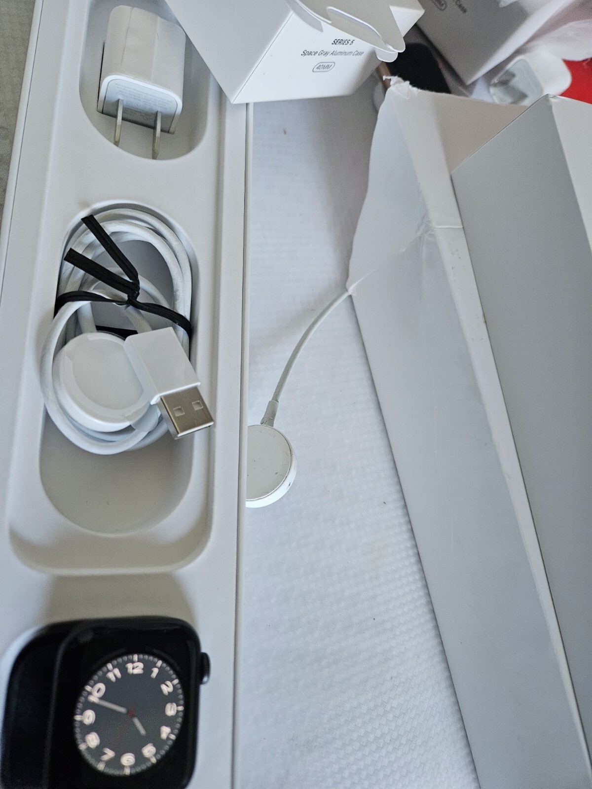 Apple Watch Series 5 40mm GPS – Aluminum Case – Open Box. Unlocked Black