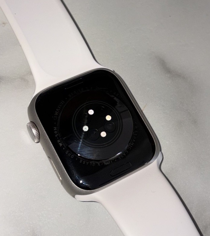 Apple Watch Series 7 45mm Silver Aluminum Case White Silicone Band GPS 32GB