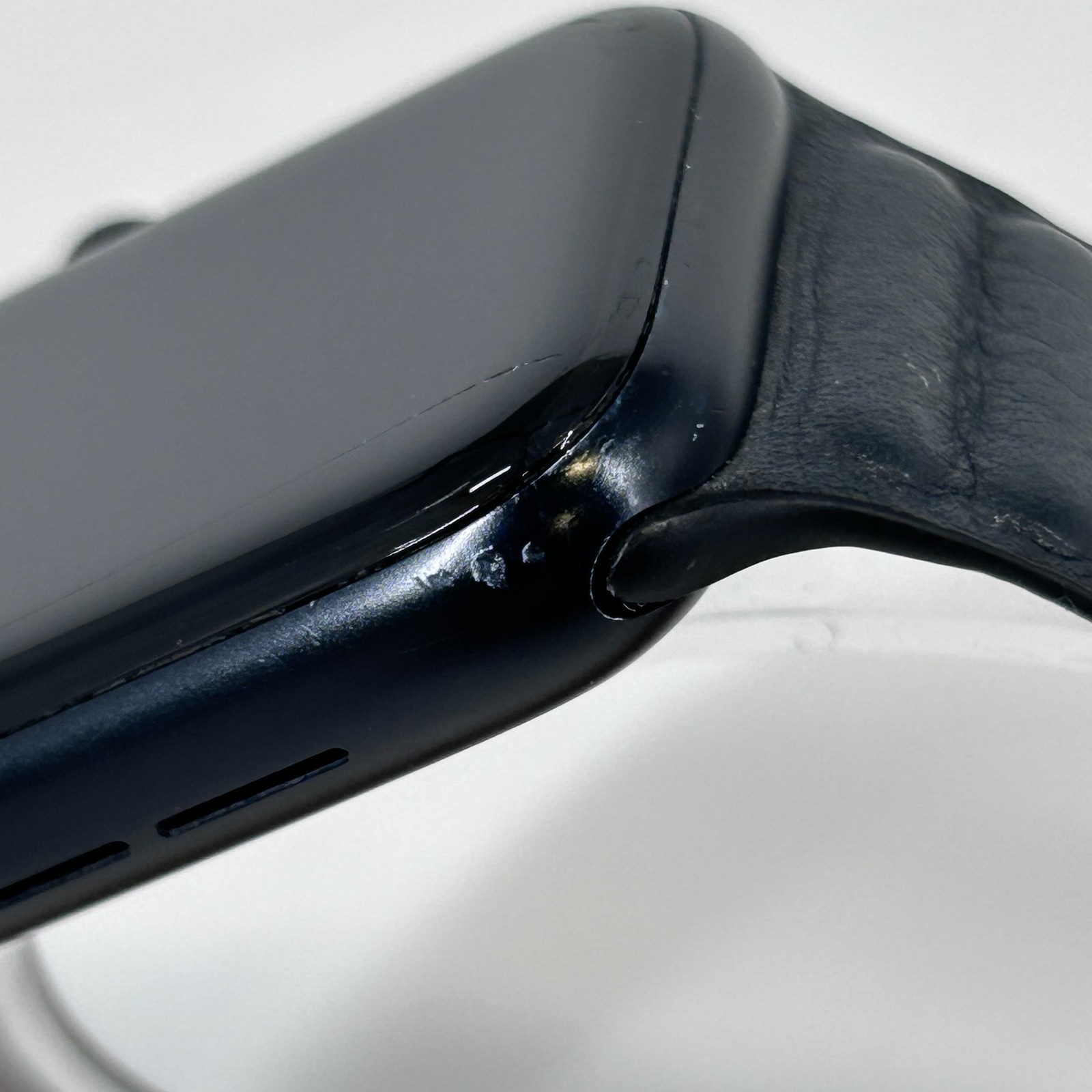 Apple Watch (SE) 2nd Gen. 44mm Black Aluminum (GPS) w/ Magnetic Link Band – Fair