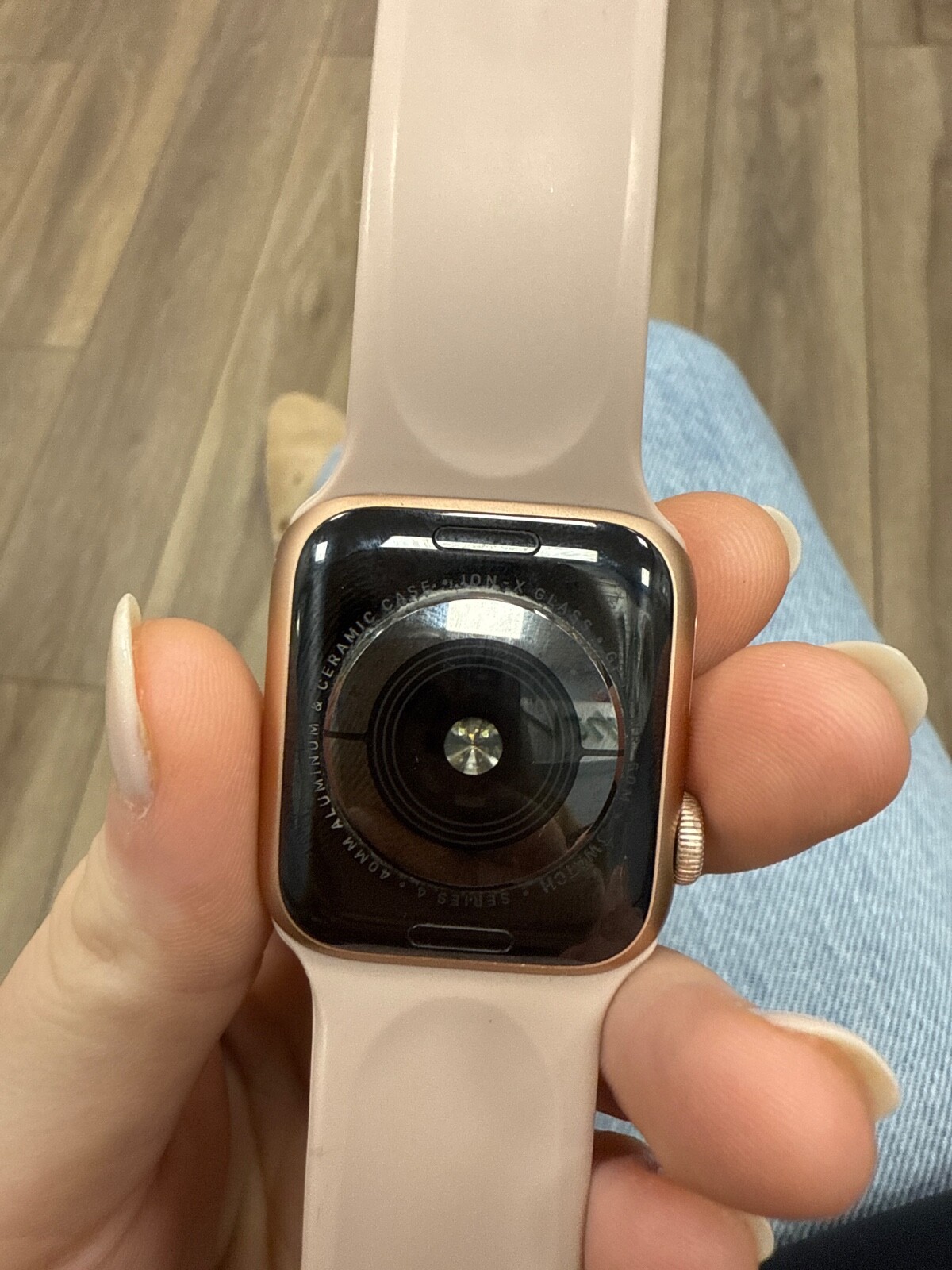 Apple Watch Series 3 40mm Gold Aluminium Case with Pink Sand Sport Band (GPS) –