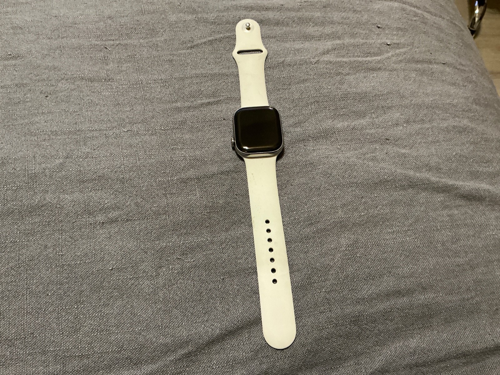 Apple Watch Series 3 GPS 42mm Silver Aluminum Case White Sport Band – MTF22LL/A