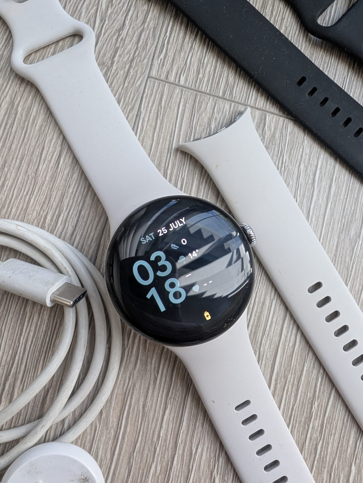 Google Pixel Watch 2 Silver – WiFi + LTE + 2 Straps