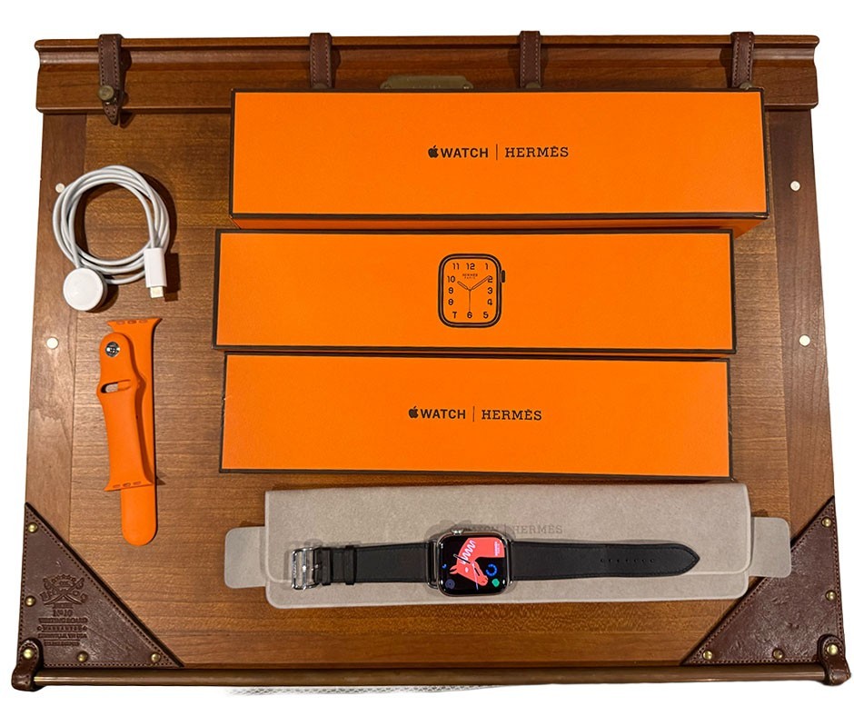 HERMES Apple watch series 7 45mm (MKMG3LL/a) w/ 2 Hermes bands (sport & leather)
