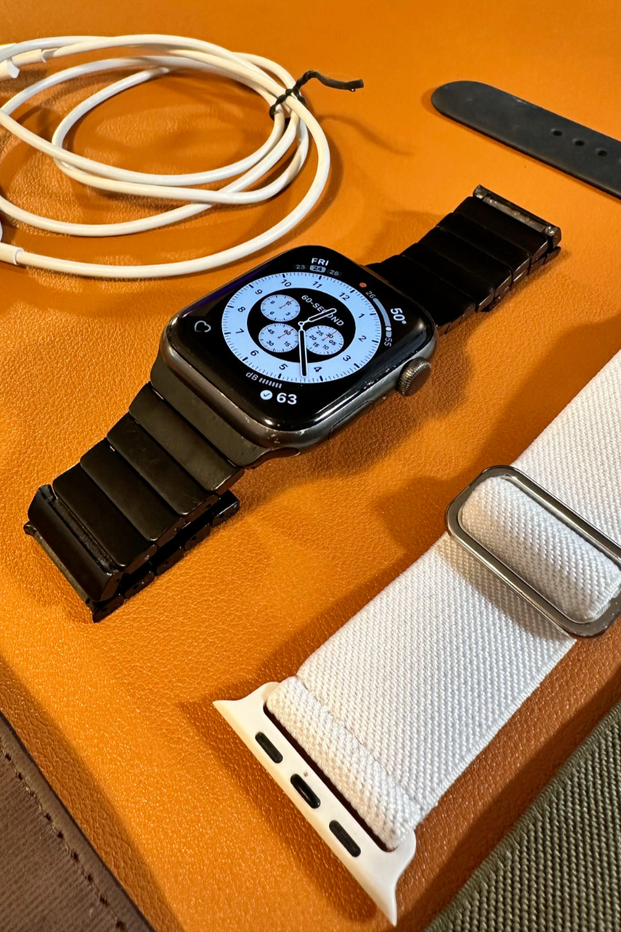 Apple Watch SE (1st Generation) 44mm Space Gray Aluminum Case with Midnight…
