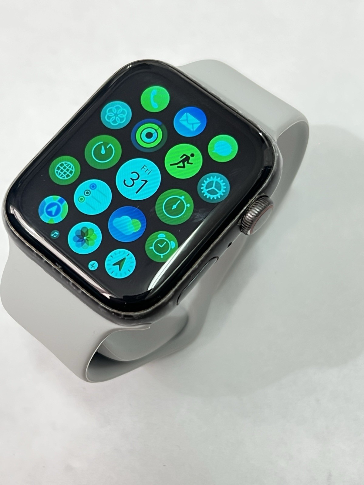 Apple Watch Series 5 44mm black Aluminum Case Sport Band GPS-LTE burn