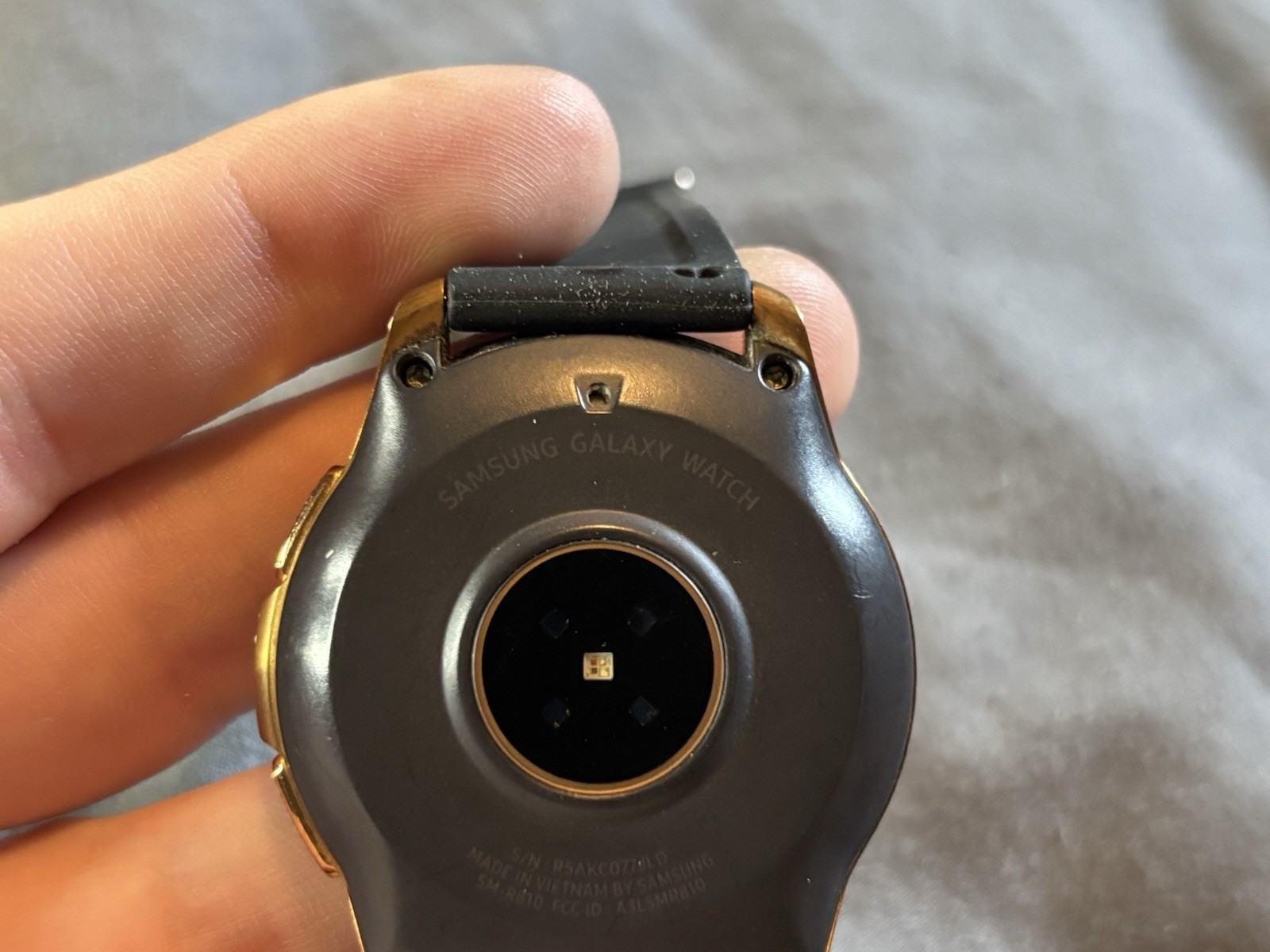Samsung Galaxy Watch SM-R810 AMOLED Smartwatch 42mm Bluetooth Black Gold SR