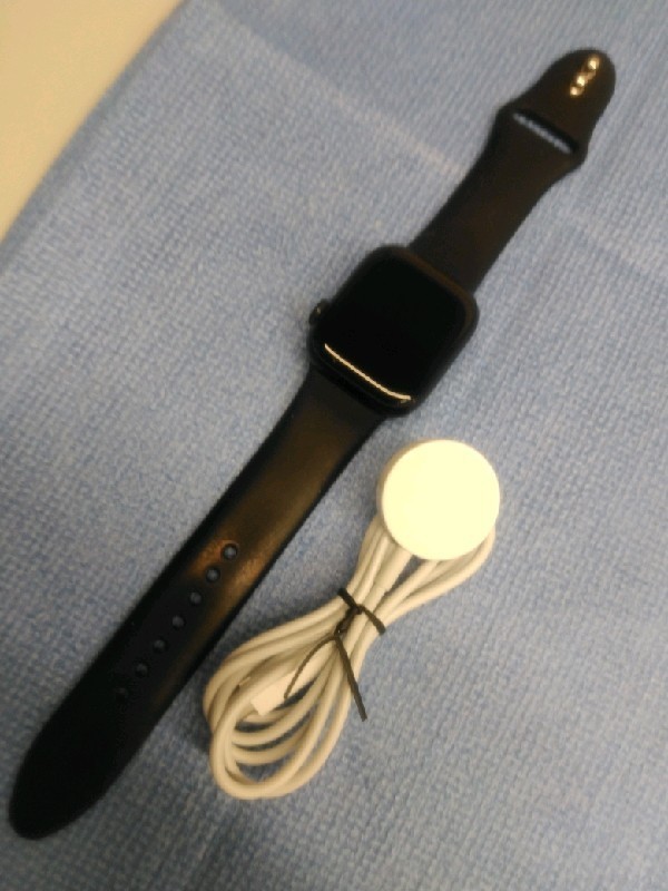 Apple Watch Series 8 MNU73LL/A Smartwatch Wi-Fi Voice Control 41mm Aluminum Case