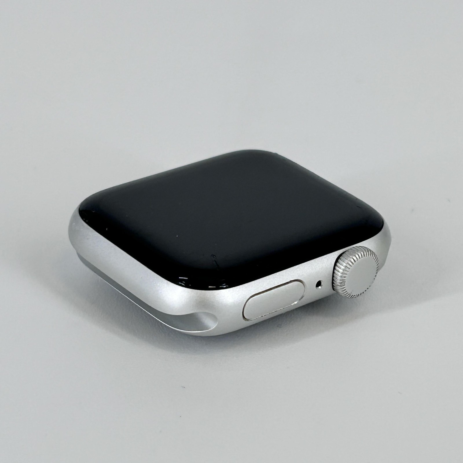 Apple Watch SE (1st Gen) 40mm Silver Aluminum (GPS) w/ No Band – Fair