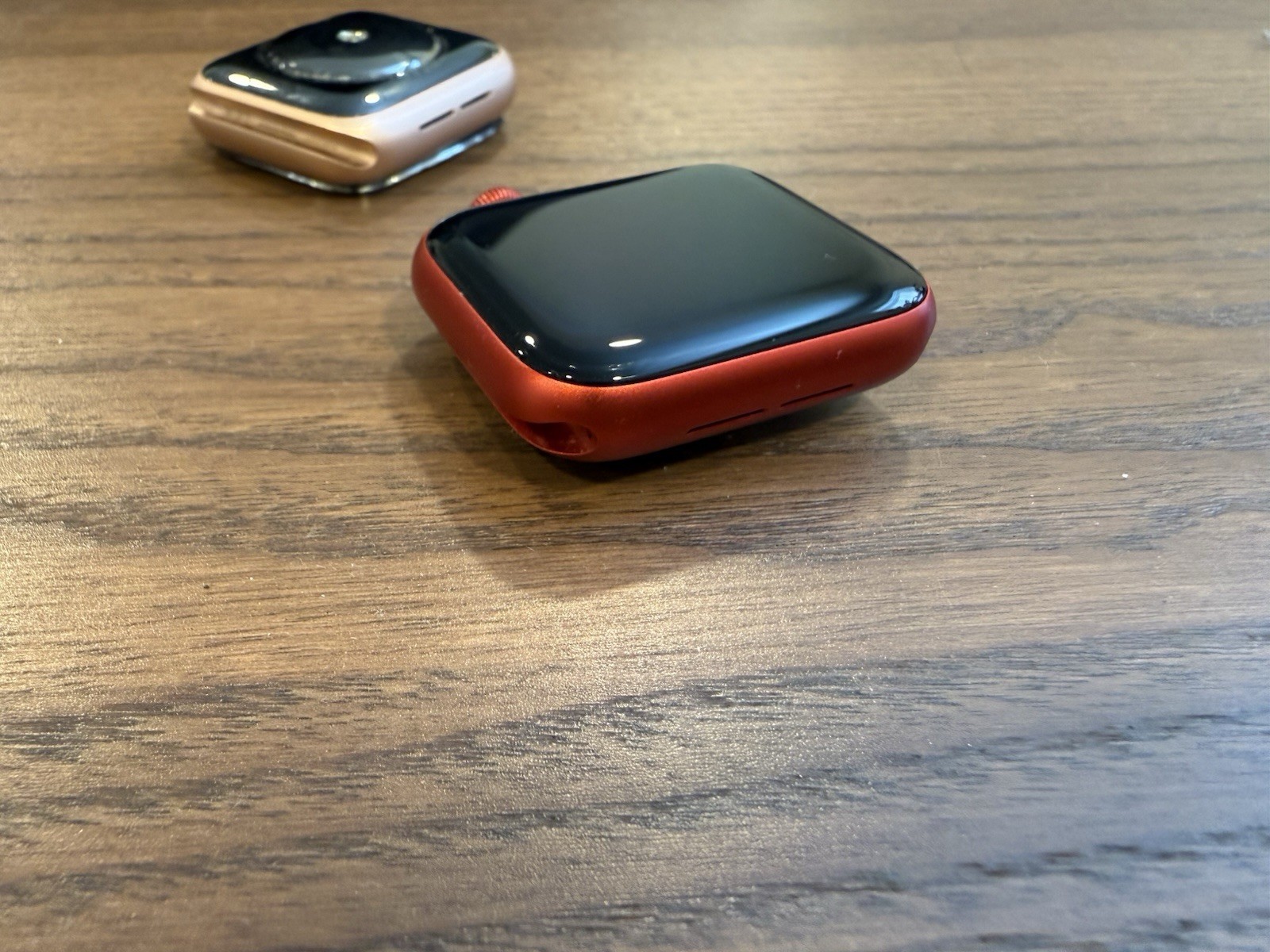 Apple Watch Series 6 40MM RED WiFi Unlocked+ Series 4 40MM Gold WiFi Unlocked