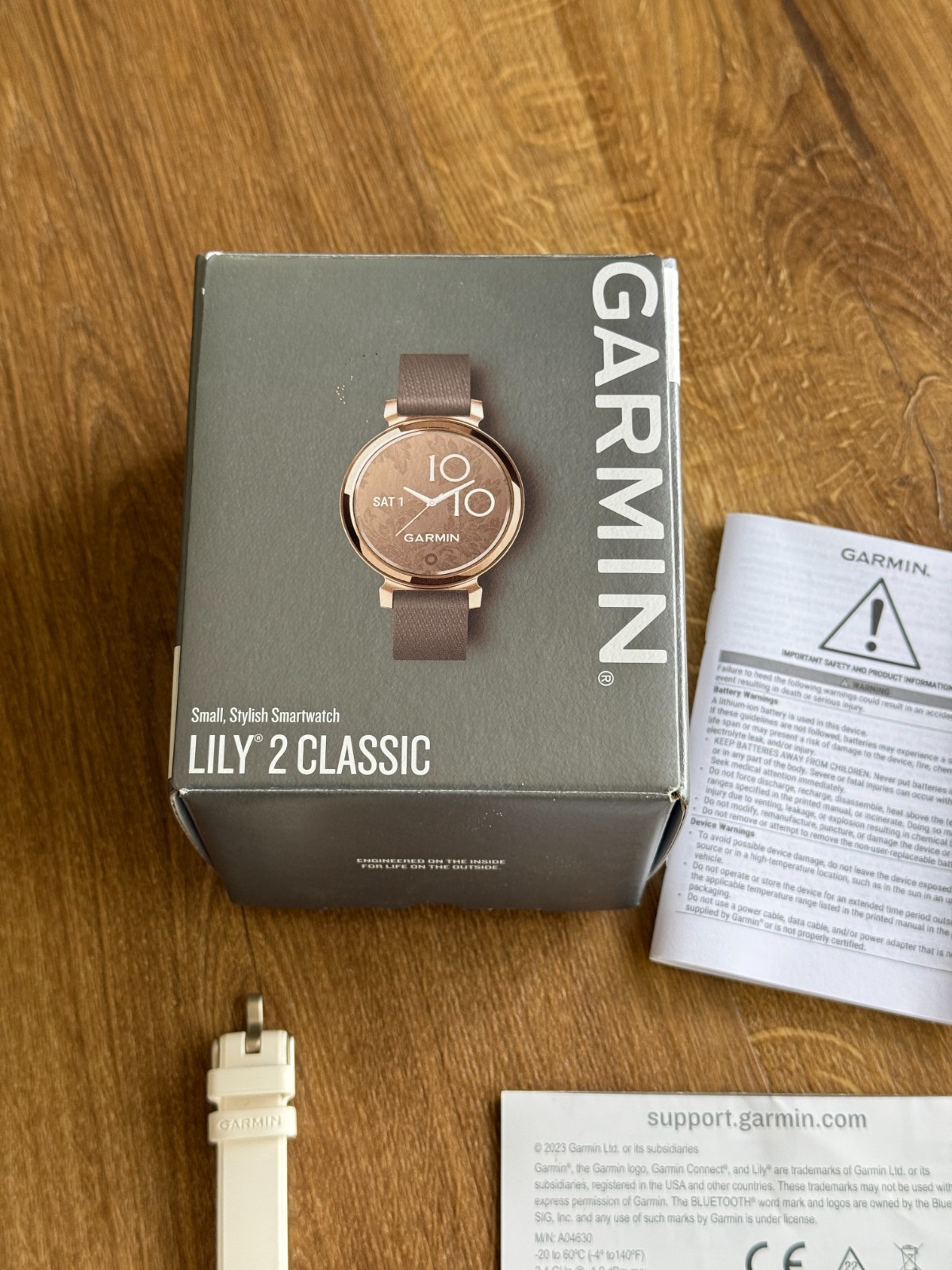 Garmin Lily 2 Classic Cream Gold Smartwatch in Original Box Excellent Condition