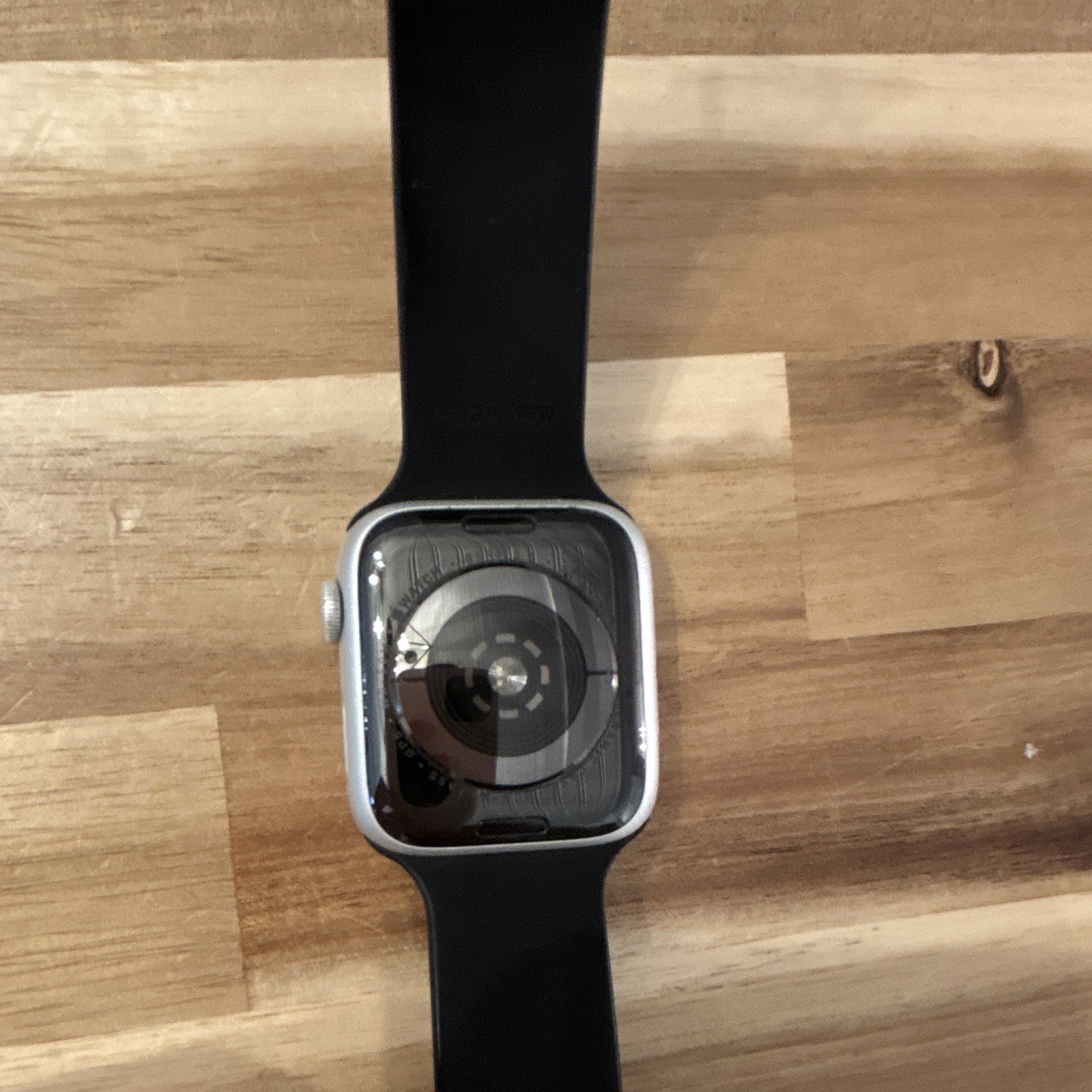 Apple Watch Series 5 with GPS 44mm Silver Aluminum Case Touchscreen Black Band