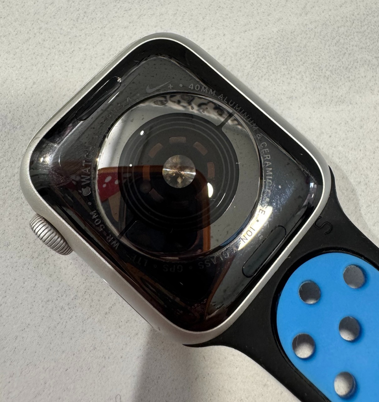 Apple Watch Series 4 40 mm Space Gray Aluminum Case GPS + Cellular, need battery