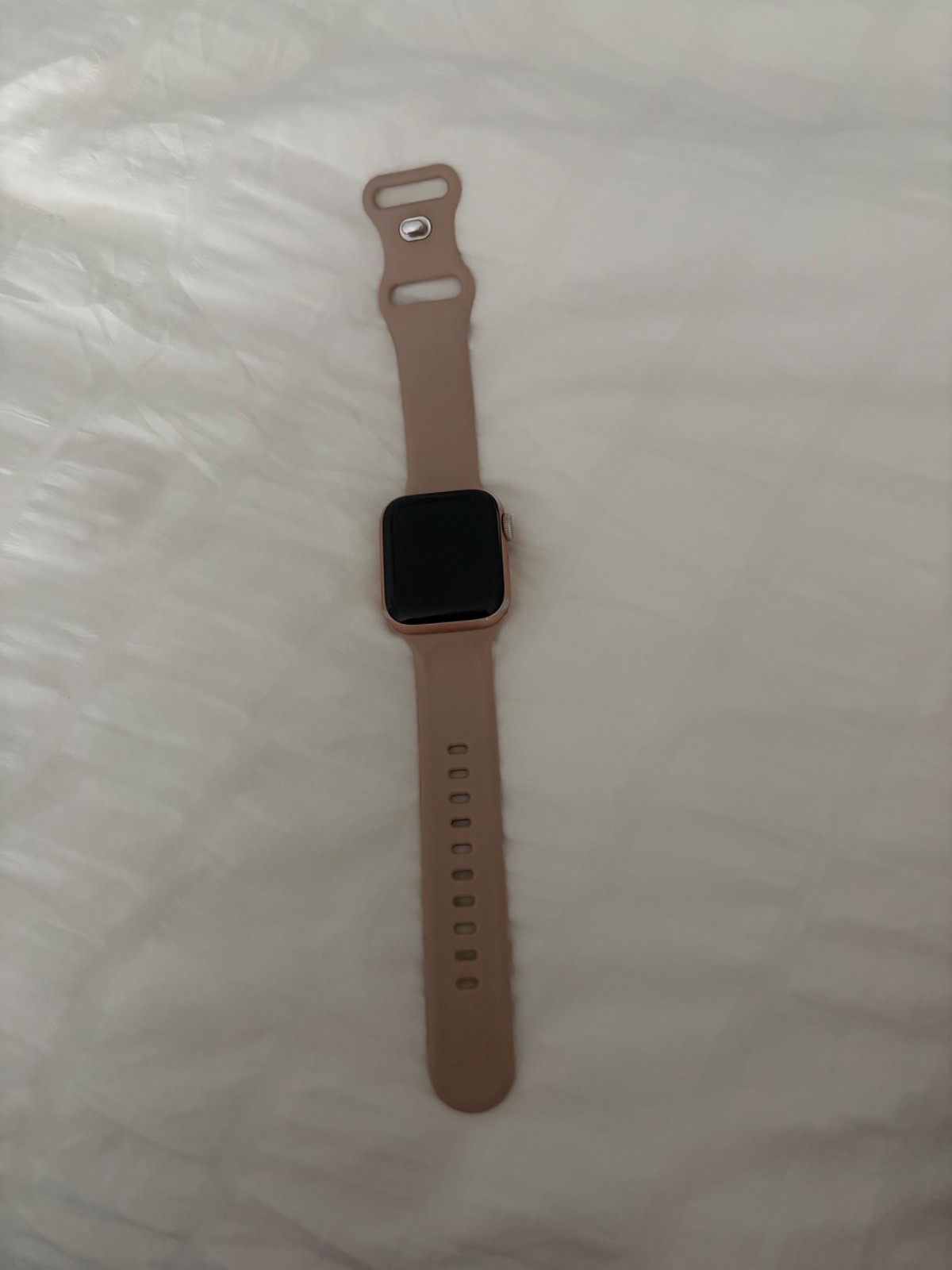 apple watch se 1st gen 40mm gps. Rose gold. Adjustable band. Minor signs of ware