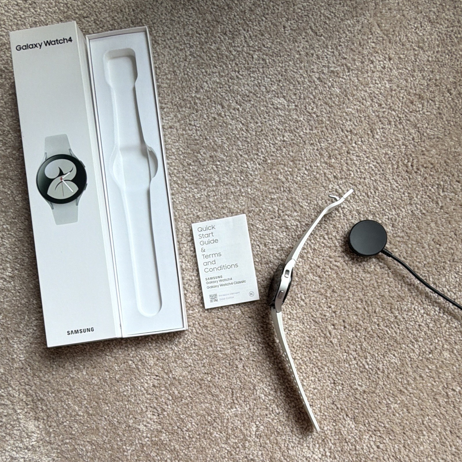 Samsung Galaxy Watch4 40mm Silver Aluminum GPS 16GB Wear OS