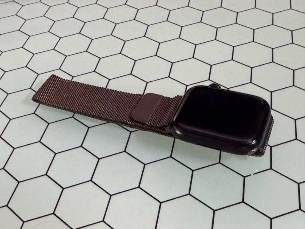 Apple Watch Series 7 45mm Aluminum Case- Midnight, metal mesh band