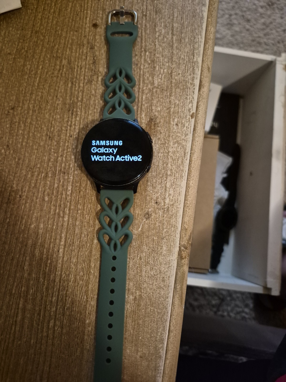 Samsung Galaxy Watch Active2 40mm Black Metal Case Green Silicone Band BT