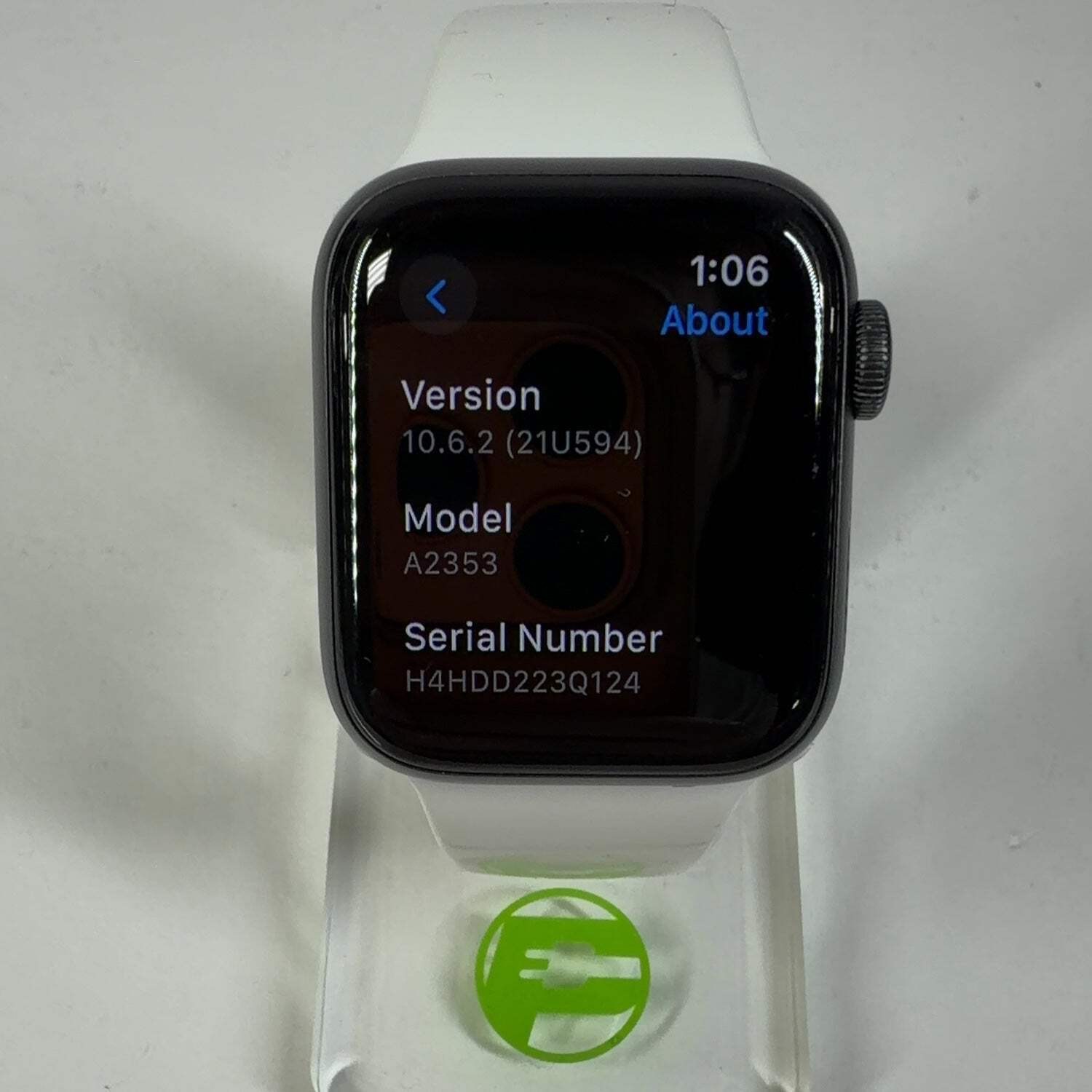 Unlocked Apple Watch SE 1st Gen 40MM Space Gray Aluminum White Sport Band