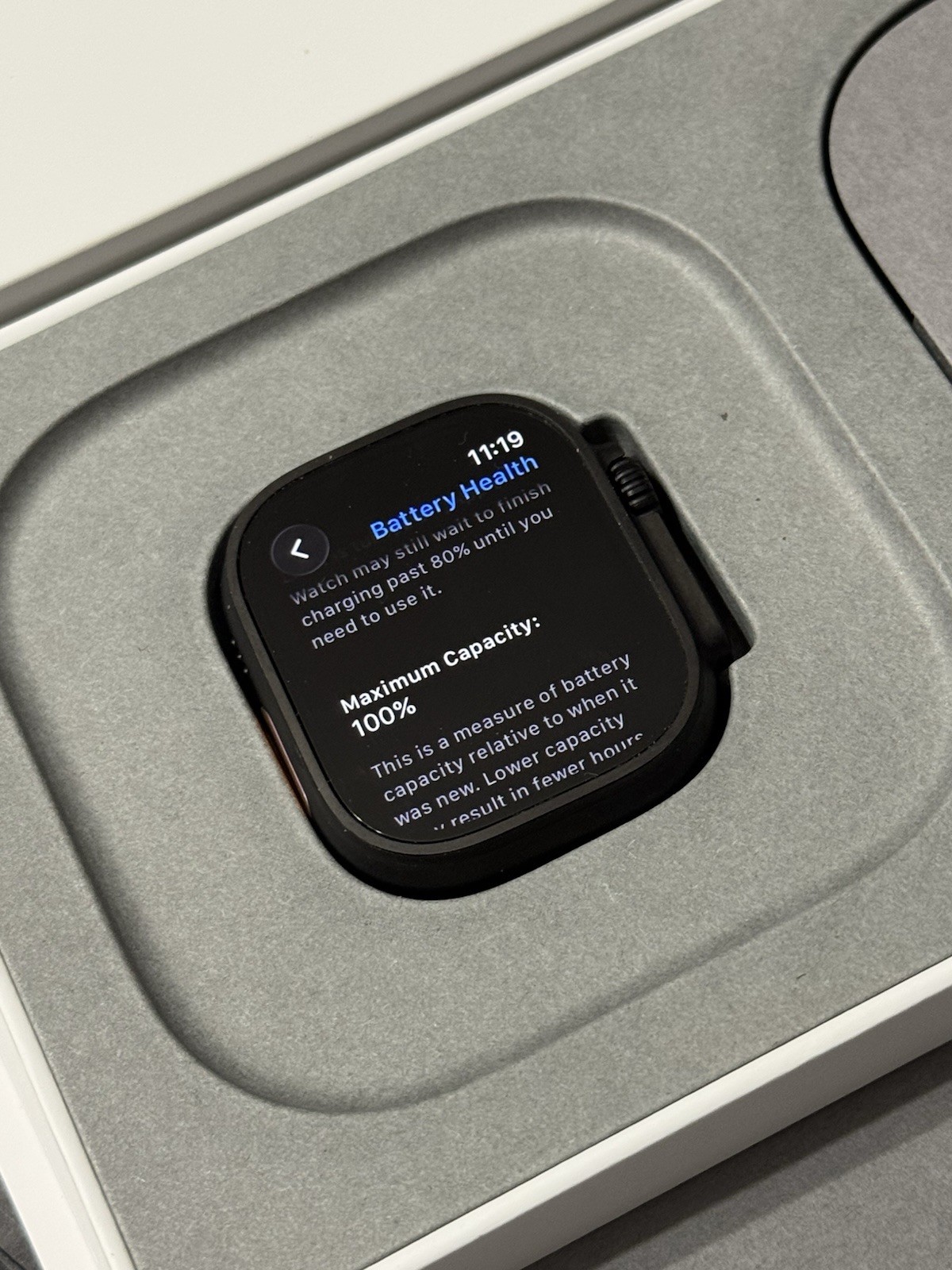 Apple Watch Ultra 3 Black Titanium Alpine Loop ( M ) Check Esn