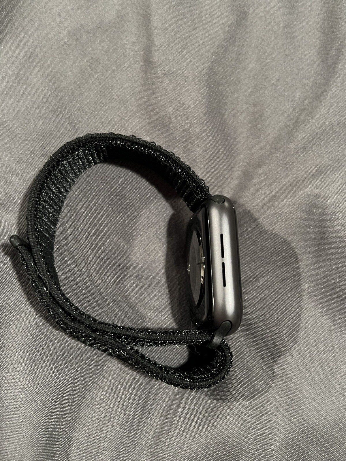 Apple Watch Series 4 44 mm Space Gray Aluminum Case with Black Sport Loop (GPS +