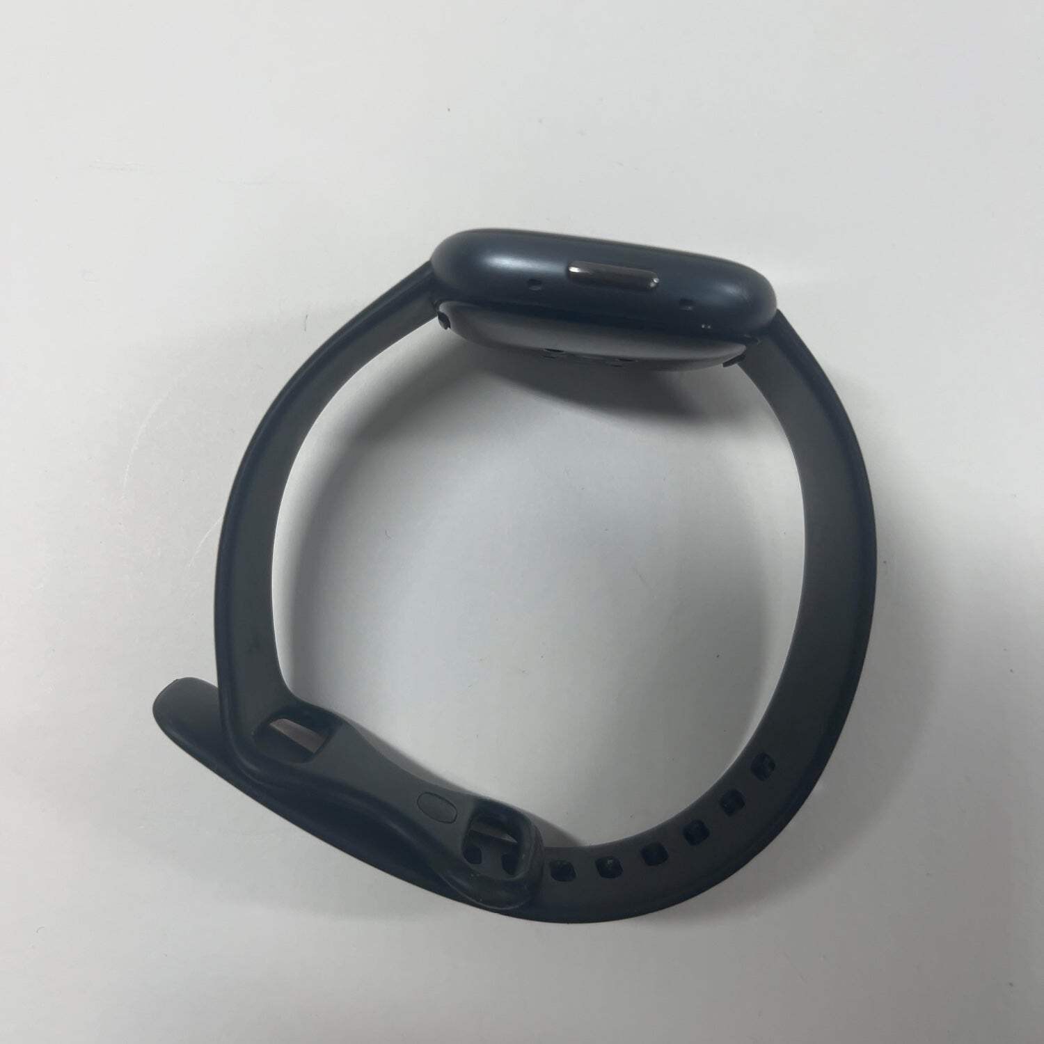 Broken Fitbit Versa 4 40mm Fitness Smartwatch FB523 Black