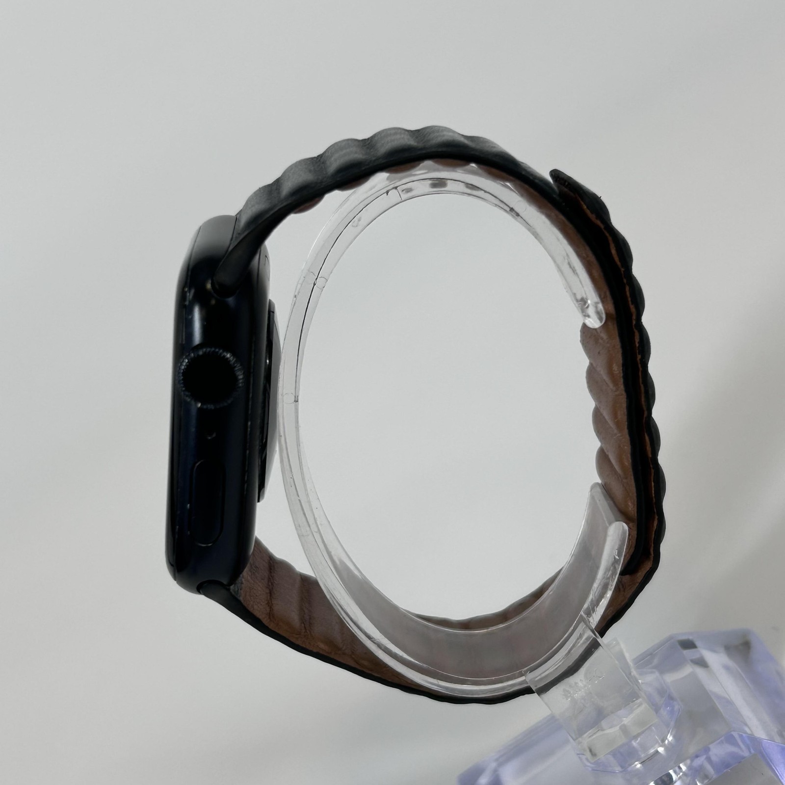 Apple Watch (SE) 2nd Gen. 44mm Black Aluminum (GPS) w/ Magnetic Link Band – Fair