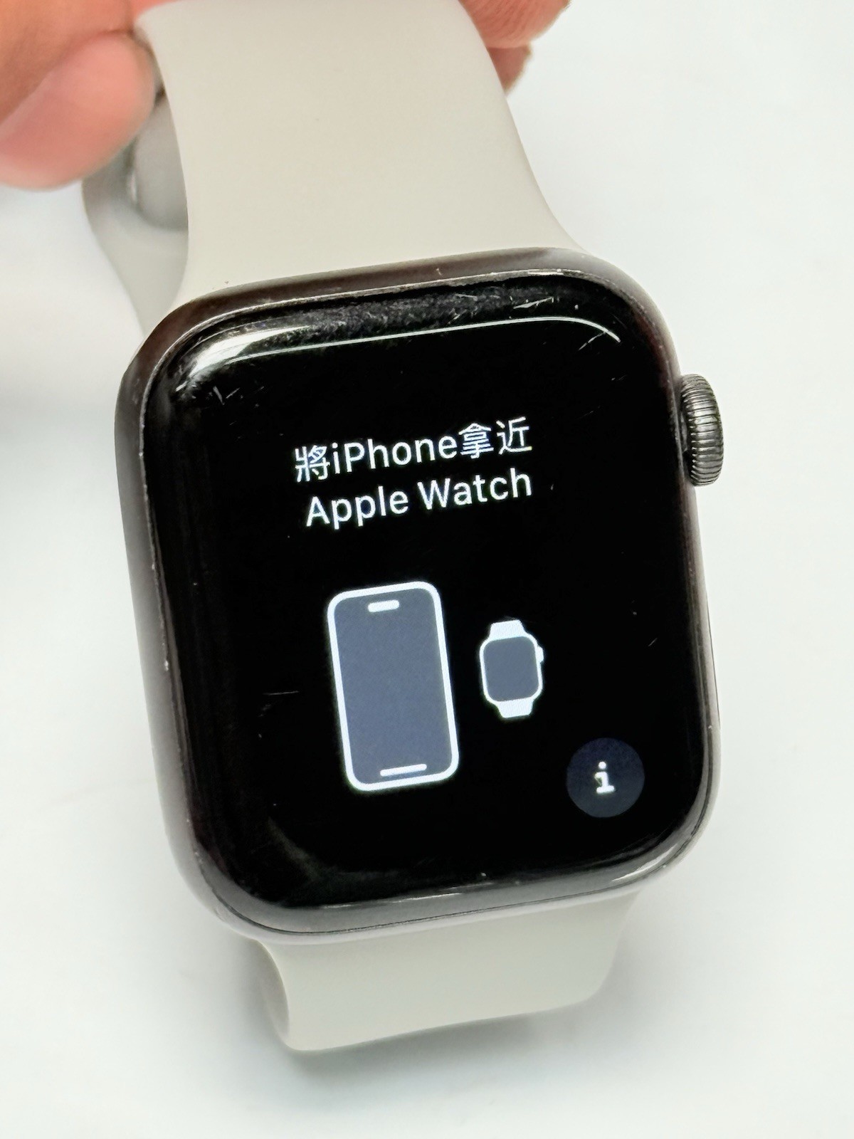 Apple Watch SE 44mm Space Gray Aluminum Case with Gray Sport Band