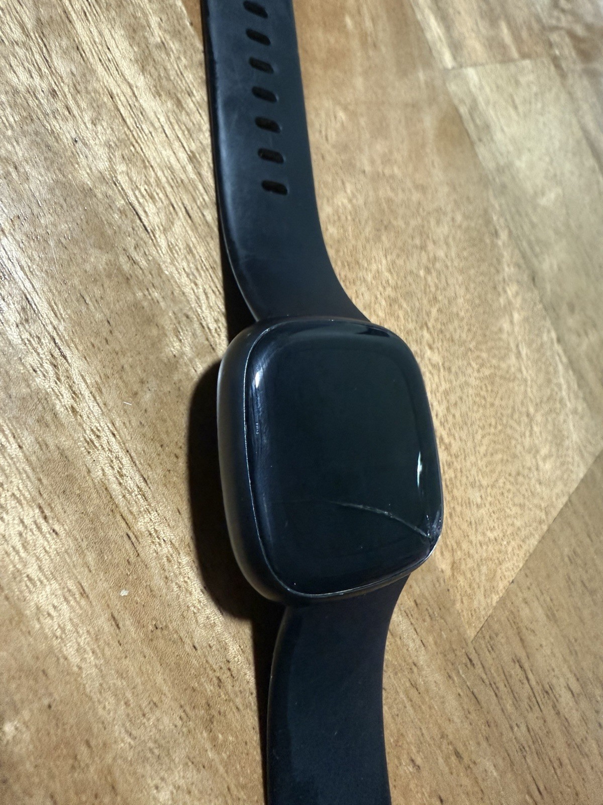 USED BLACK SCREEN Fitbit Versa 4 Fitness Smartwatch Bundle -Graphite VIEW IMAGES