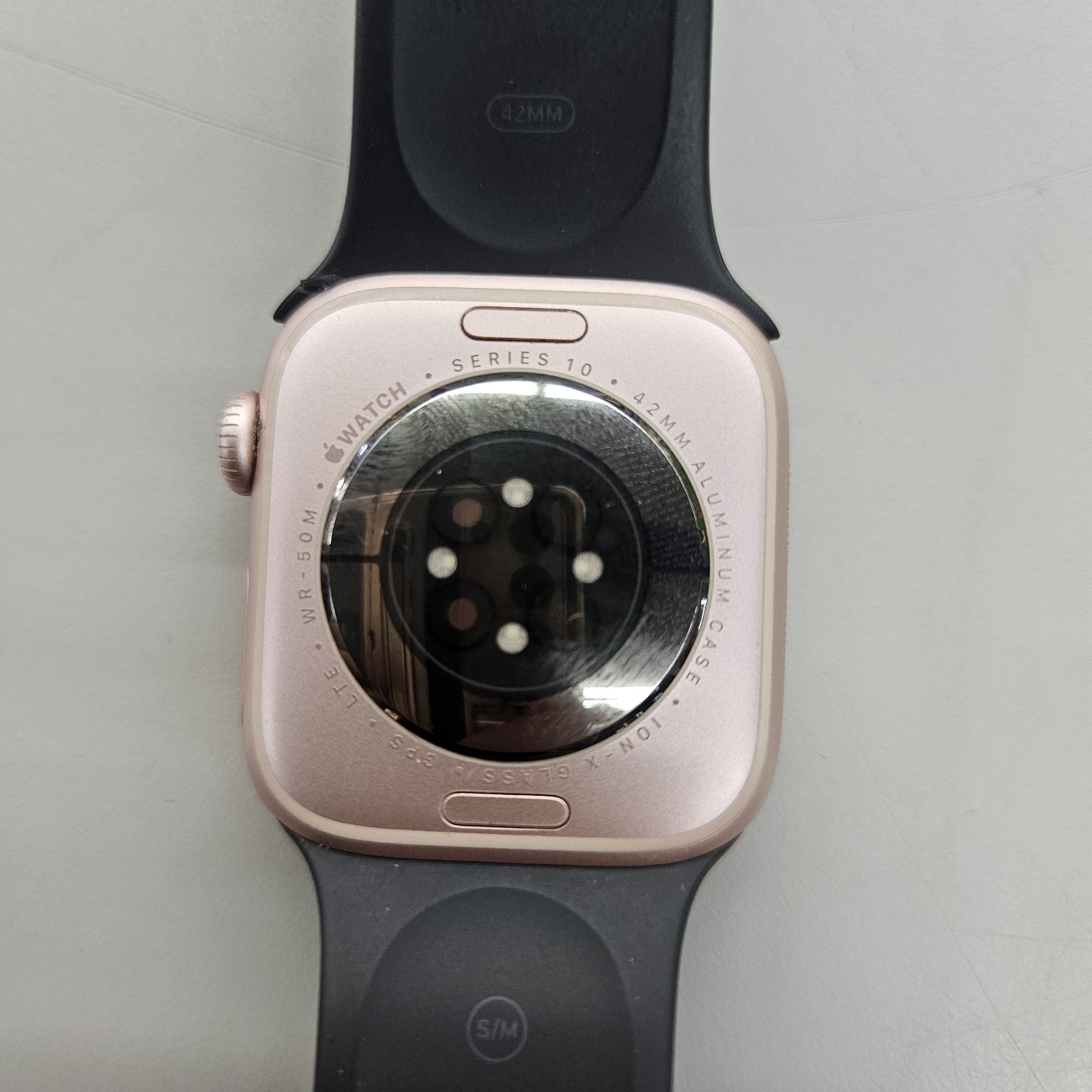 Apple Watch Series 10 42mm Rose Gold with Black Sport Band Battery H. 97%