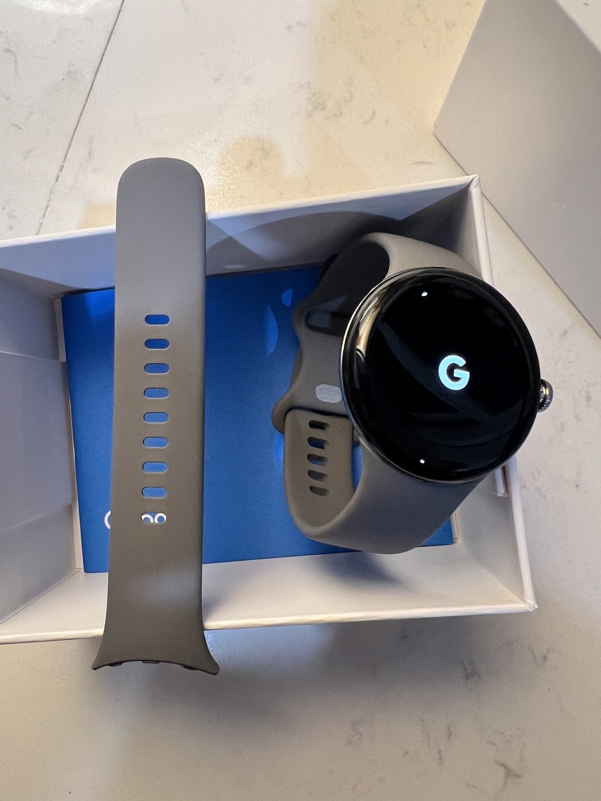 Google Pixel Watch (1st Gen) 32GB GWT9R (LTE + Wi-Fi) Black Case/Obsidian Band