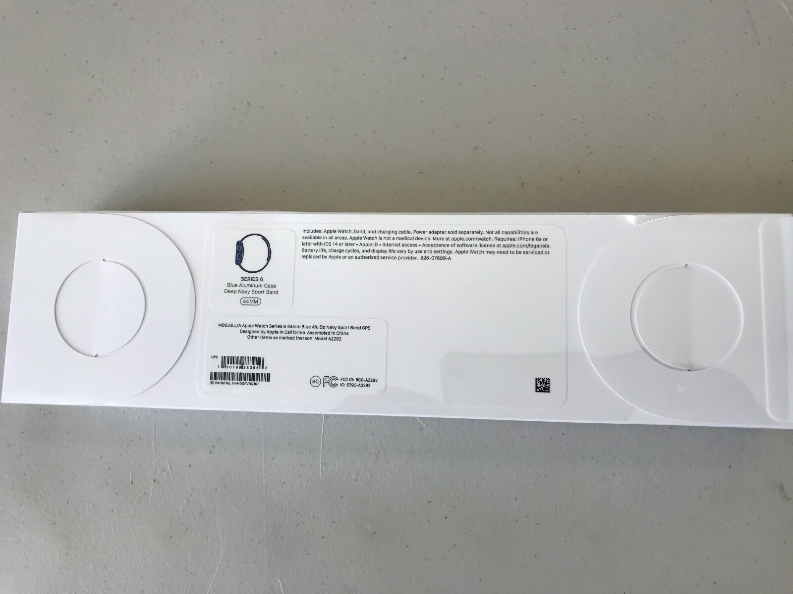 Apple Watch Serie 6 GPS 44 mm M00J3LL/A Blue Aluminum Case w Deep Navy Sport Ban