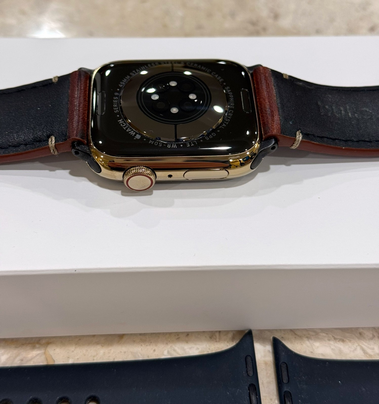 Apple Watch Series 9 GOLD Stainless Steel (Cellular) & 3 Straps / 95% Battery