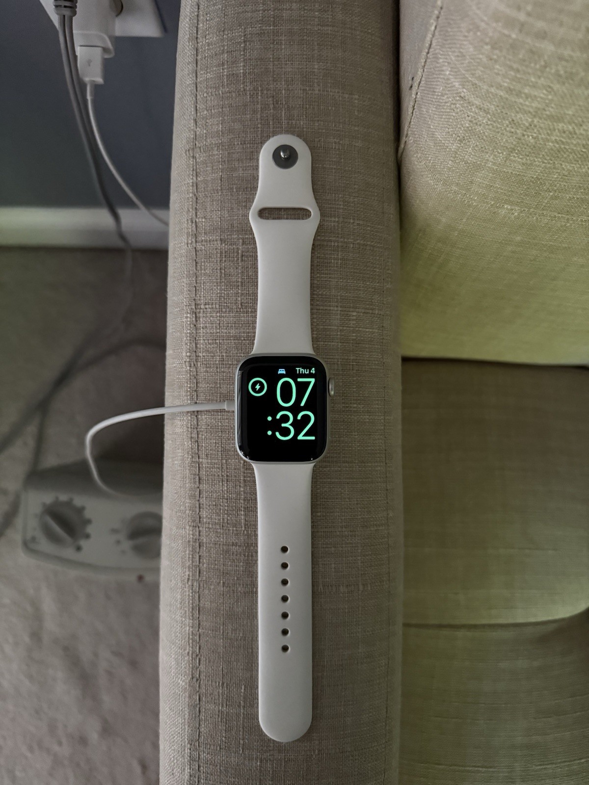 Apple Watch SE 44mm Silver Aluminum Case White Sport Band Smart Watch