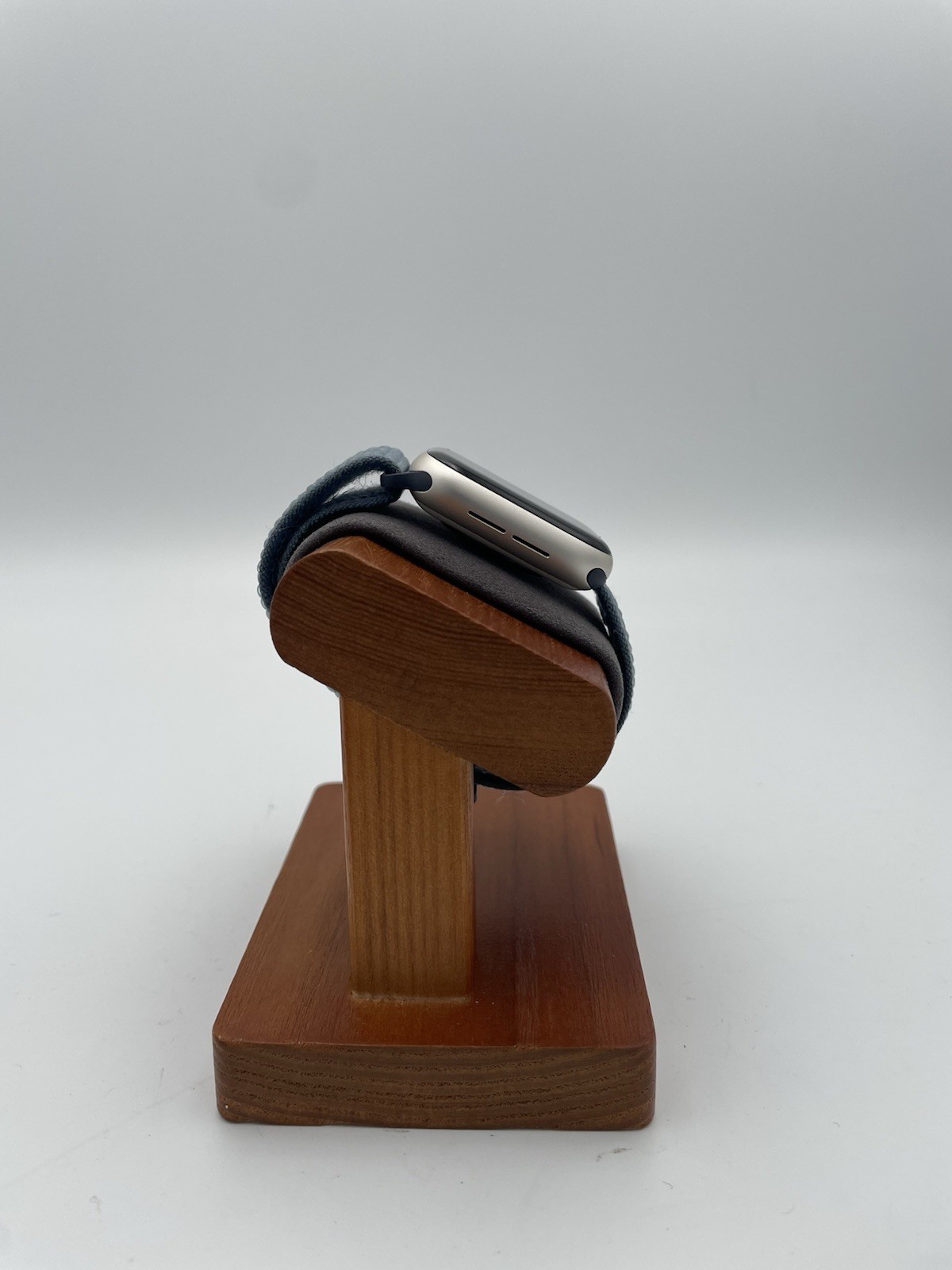 Apple Watch SE 40mm LTE Starlight Nylon Loop Band Includes BOX