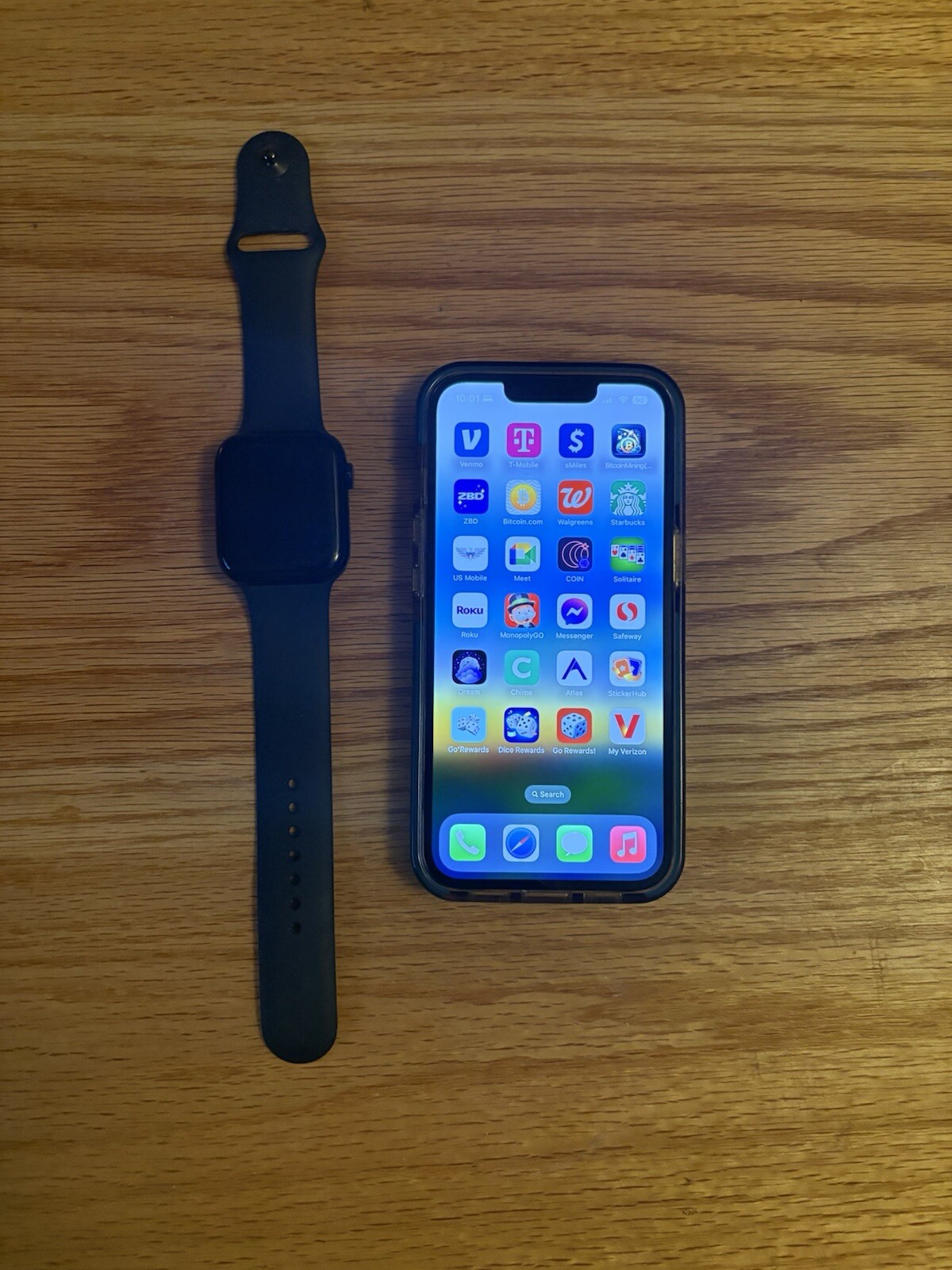 iPhone 13 128g T-mobile With Unlocked Apple Watch SE 2nd edition
