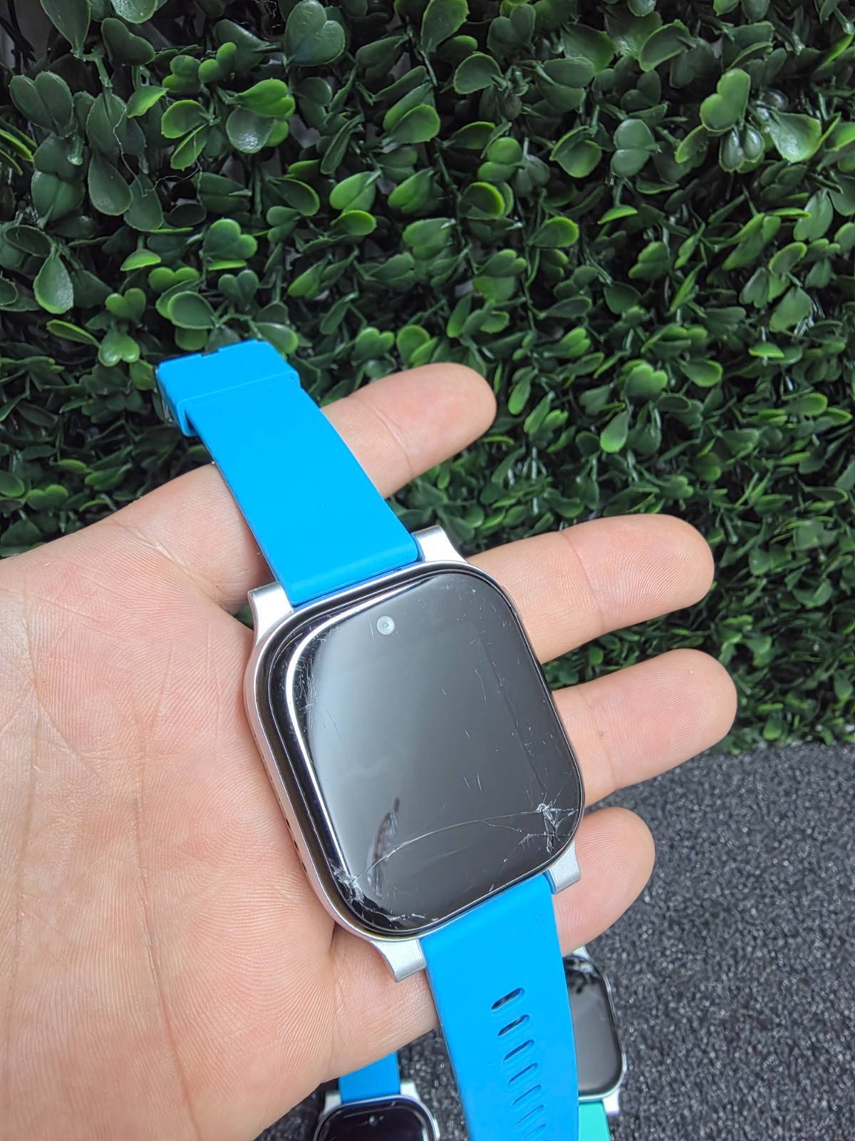 AT&T amiGO Jr. Kids Watch 4G LTE Smartwatch – Broken Screen – FOR PARTS