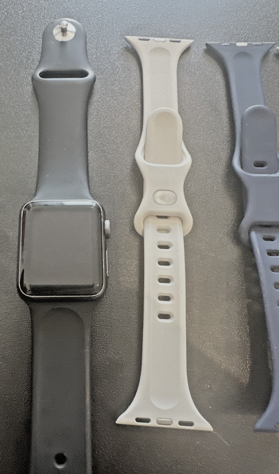 Apple Watch Series 1 42mm Space Gray Aluminum Black Sport + 4 Extra Bands Charge