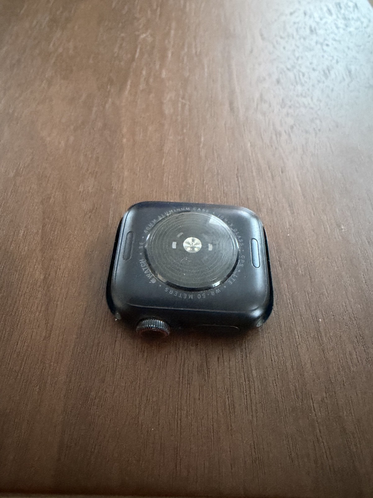 Apple Watch SE (2022) 40mm Midnight Aluminum Case with Band GPS + Cellular