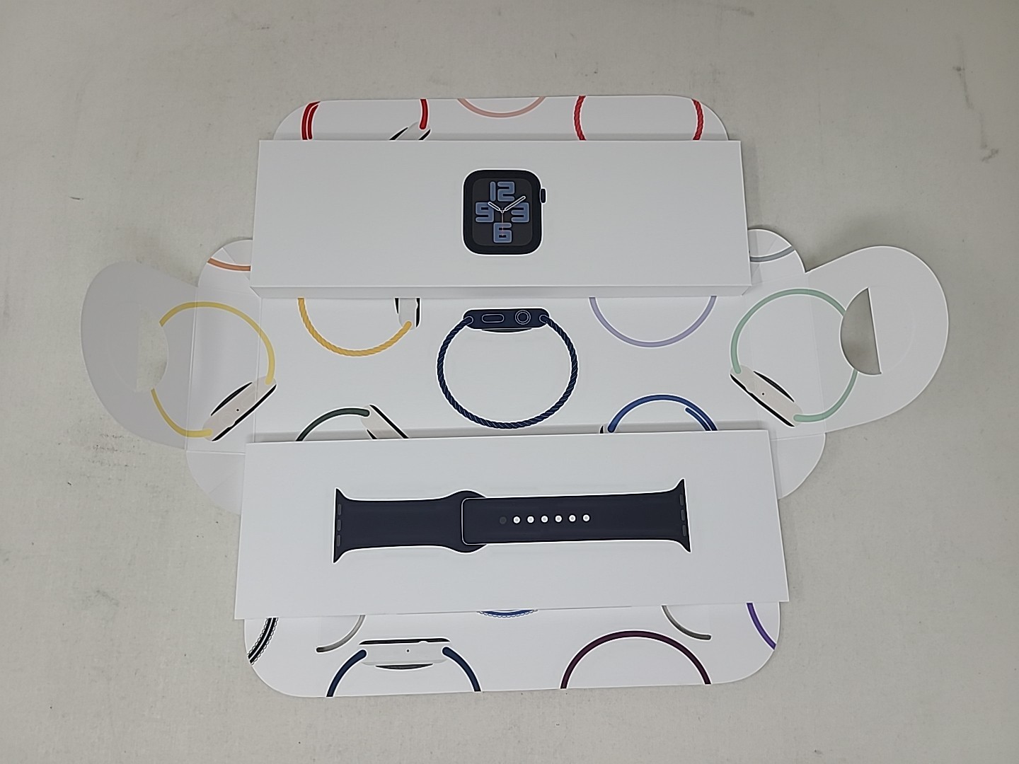 Apple Watch SE 2nd Gen 40mm Smartwatch Midnight Sport Band S/M MXE73LL/A NEW