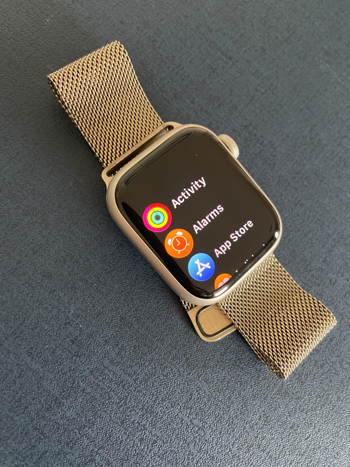 Apple Watch Series 8, 41mm Gold Aluminium Ceramic Case & Milanese Loop. 32MG