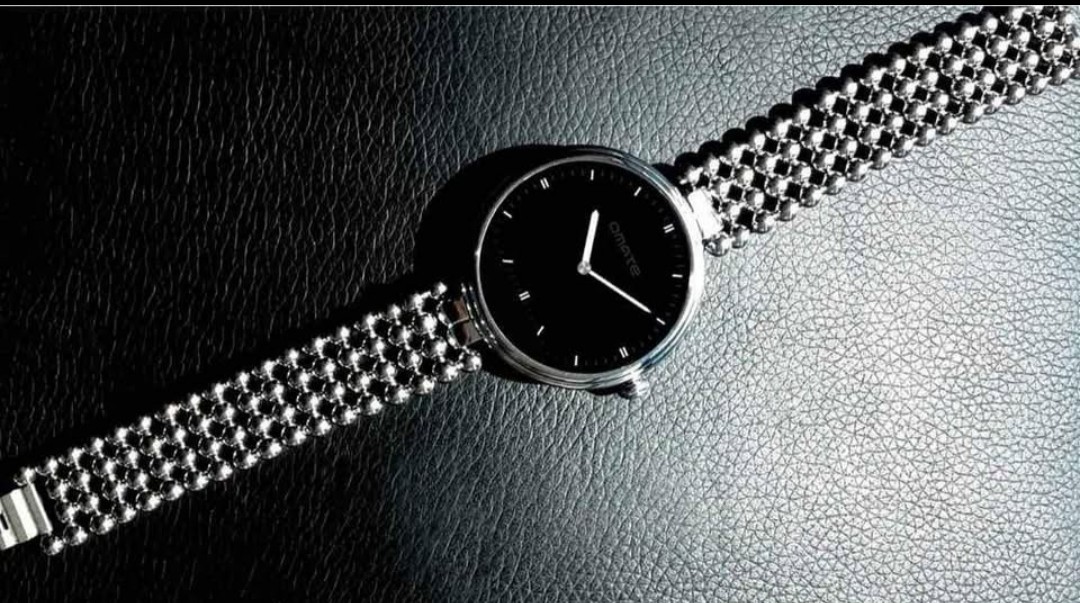 Omate Lutetia smartwatch Compatible with both iOS and Android Silver Brand New