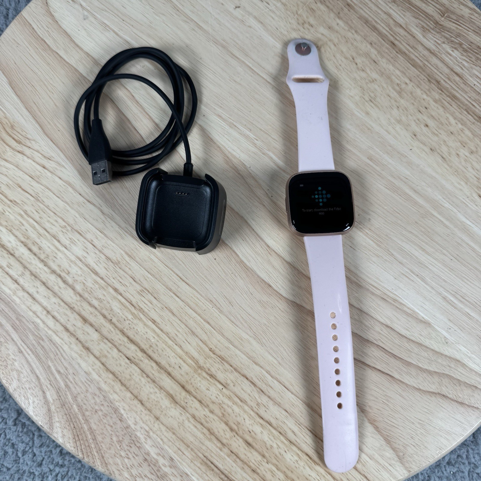 Fitbit Versa 2 – Health & Fitness Smart Watch Copper Rose / Pink Band FB507