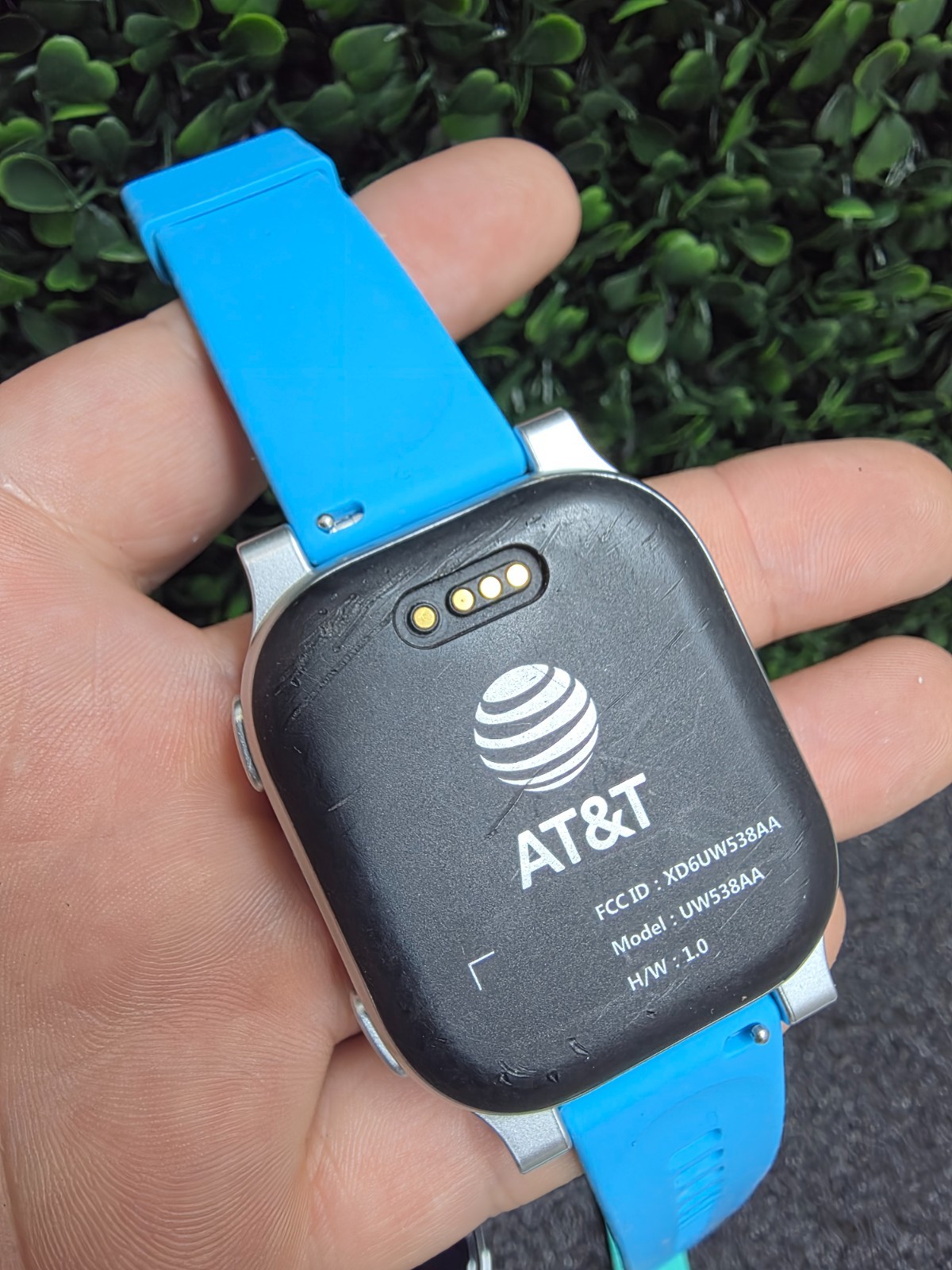 AT&T amiGO Jr. Kids Watch 4G LTE Smartwatch – Broken Screen – FOR PARTS