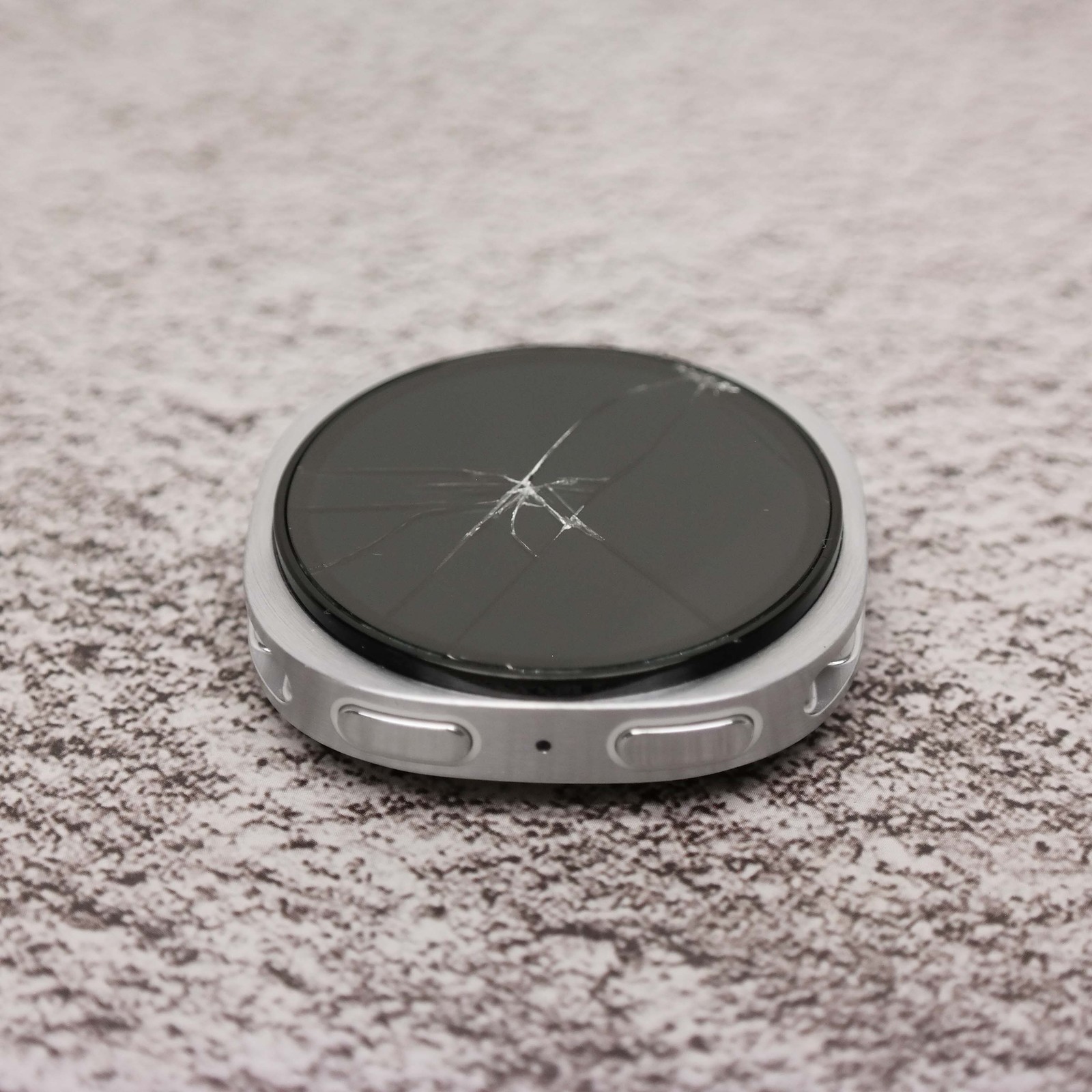 Samsung Galaxy Watch8 SM-L320 Aluminum 40mm BT Silver BROKEN